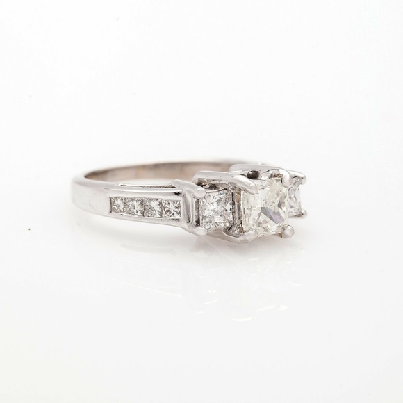 14K WHITE GOLD PRINCESS CUT DIAMOND WEDDING RING - Picture 1 of 4